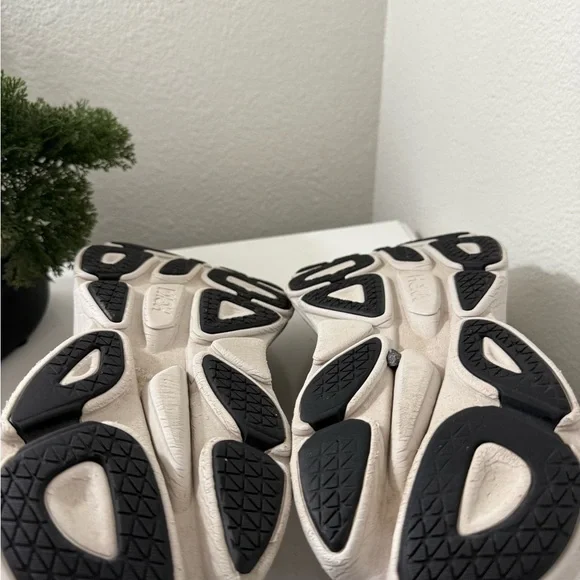 Hoka bondi 8 Light Gray Athletic Shoes - Picture 6 of 8